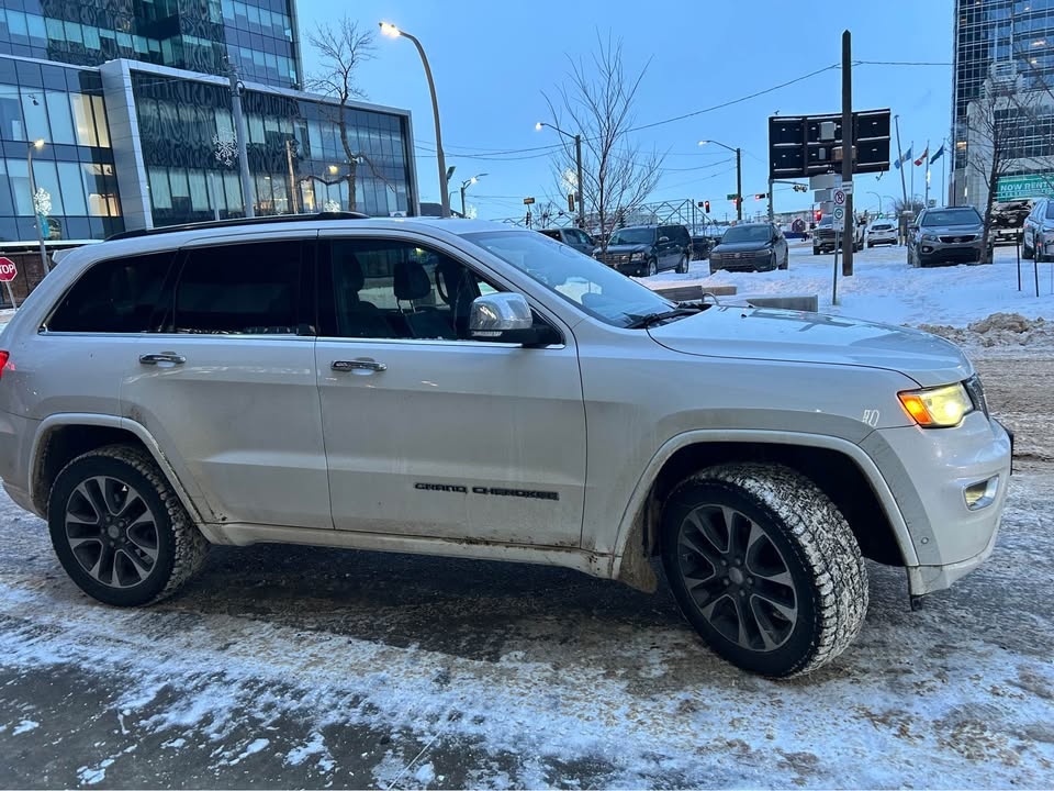2017 Jeep Grand Cherokee · Overland - photo 3