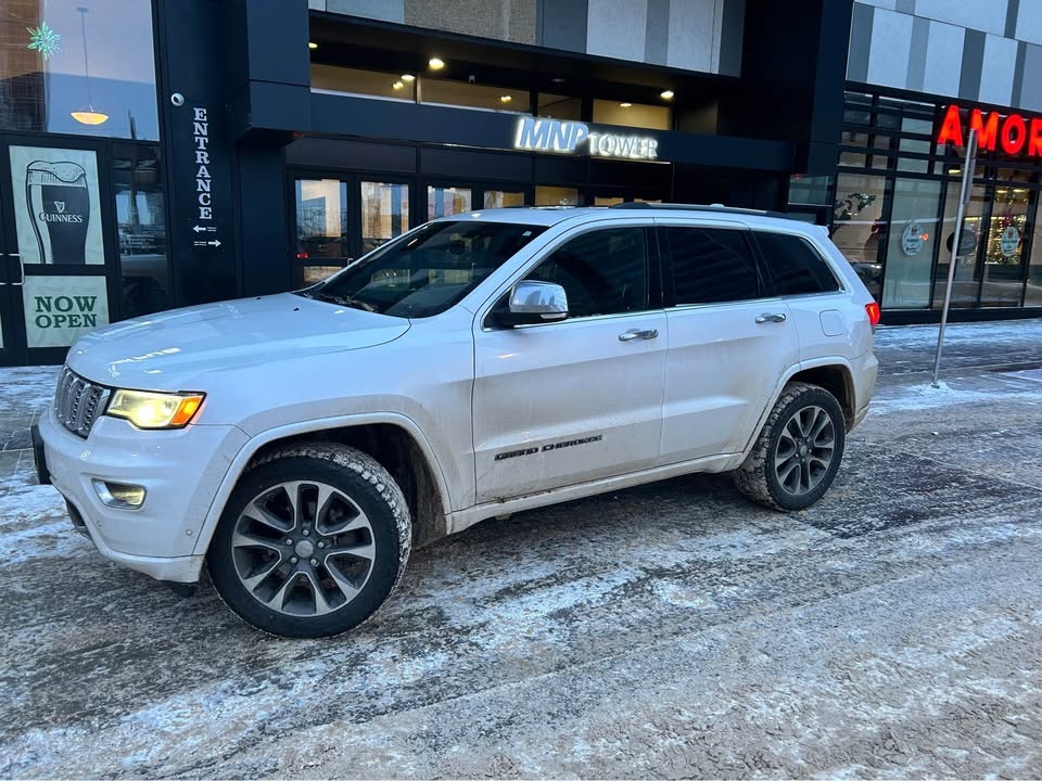 2017 Jeep Grand Cherokee · Overland - photo 4