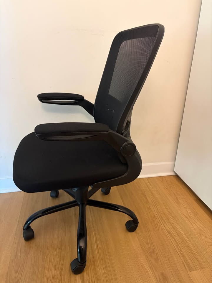 Black Mesh Ergonomic Office Chair - photo 2