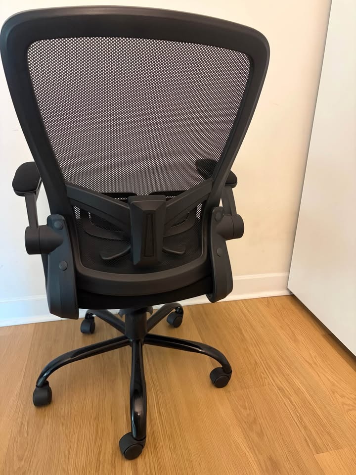 Black Mesh Ergonomic Office Chair - photo 3