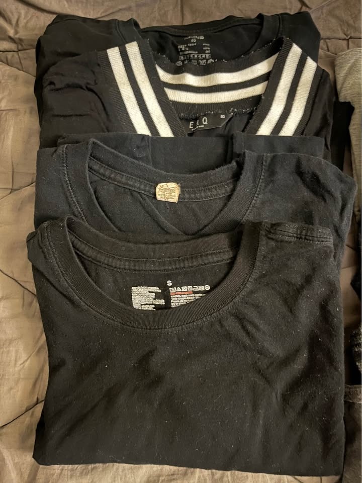 Closet clean-out sale - photo 2
