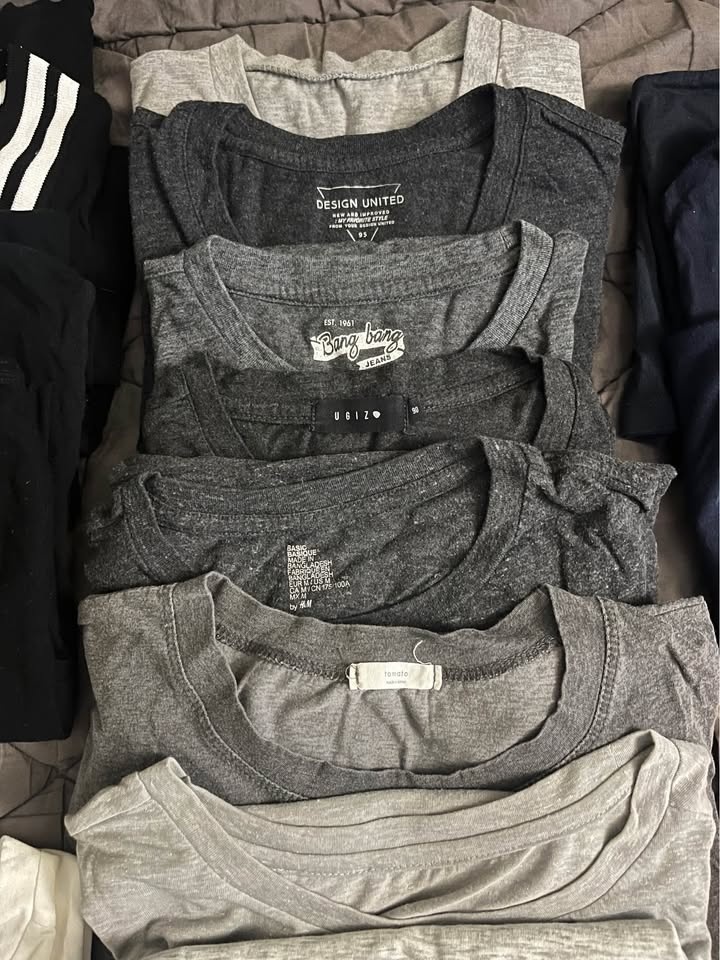 Closet clean-out sale - photo 4