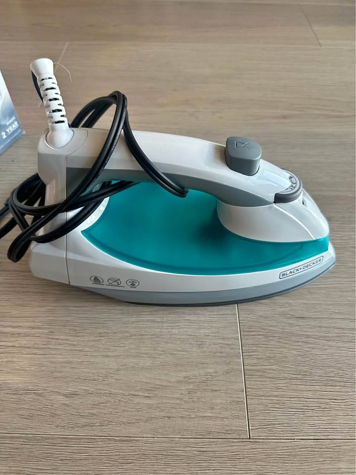 Black+Decker Light ‘N Easy Steam Iron
