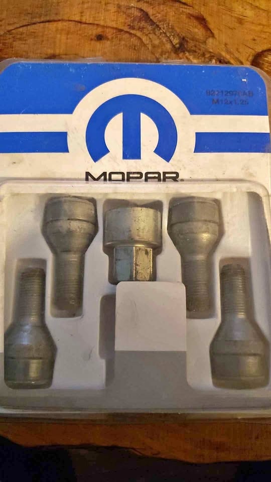 Mopar wheel locks used