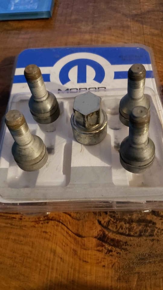 Mopar wheel locks used - photo 3