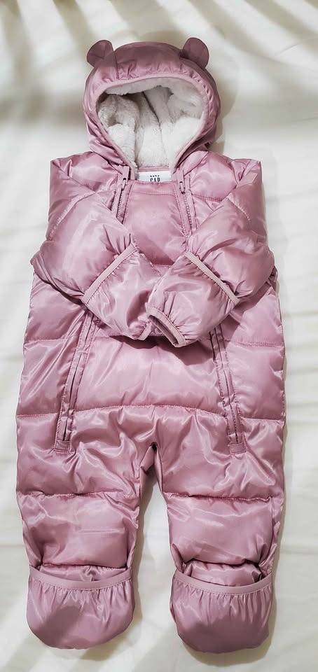 GAP Baby Snowsuit Size 6-12months - photo 2