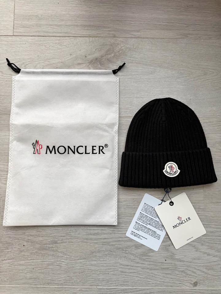 Brand New Moncler Beanie with Tags (90$)