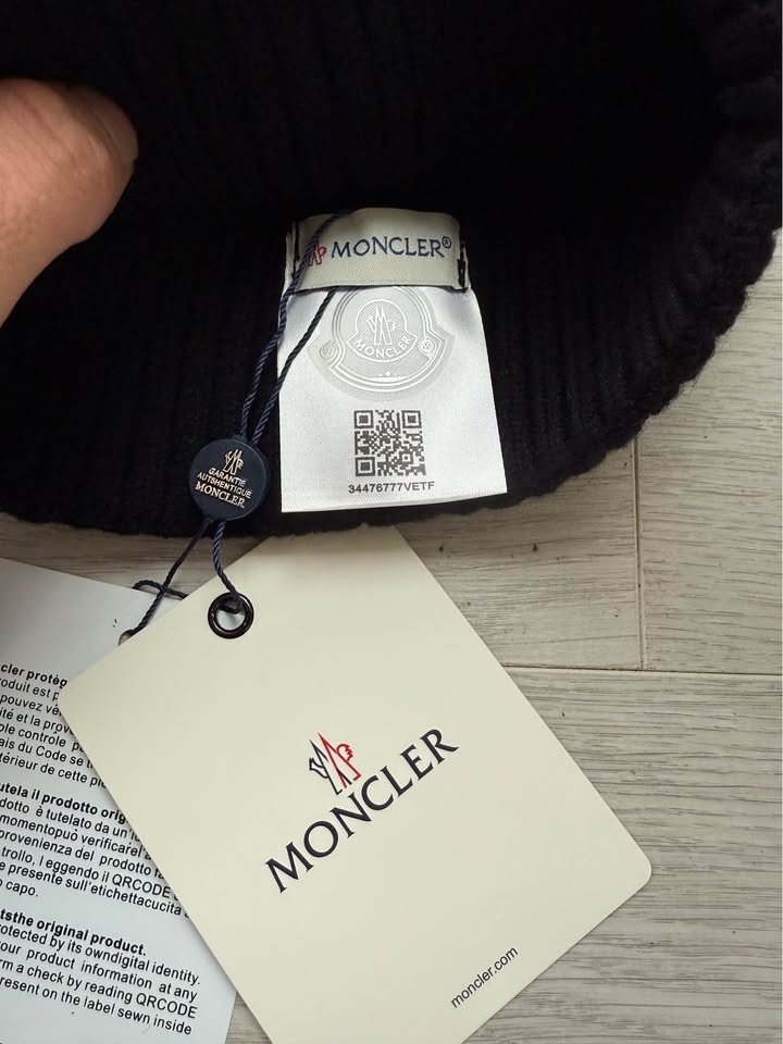 Brand New Moncler Beanie with Tags (90$) - photo 3