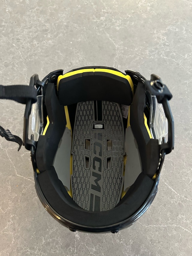 CCM Hockey Helmet - photo 3