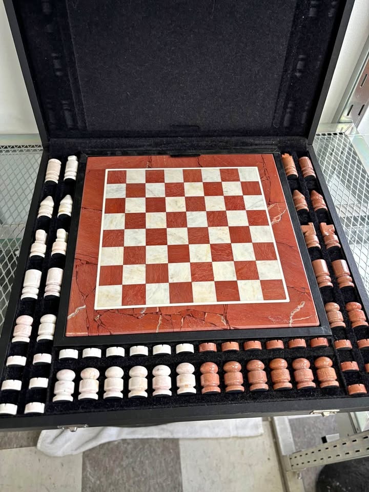 Jasper Chess Set