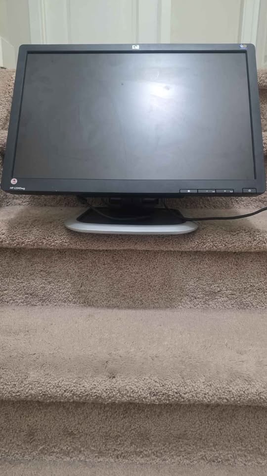 22" Computer Monitor - photo 3