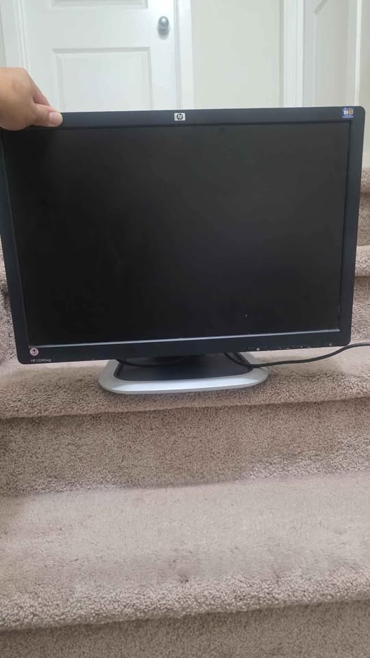 22" Computer Monitor - photo 4
