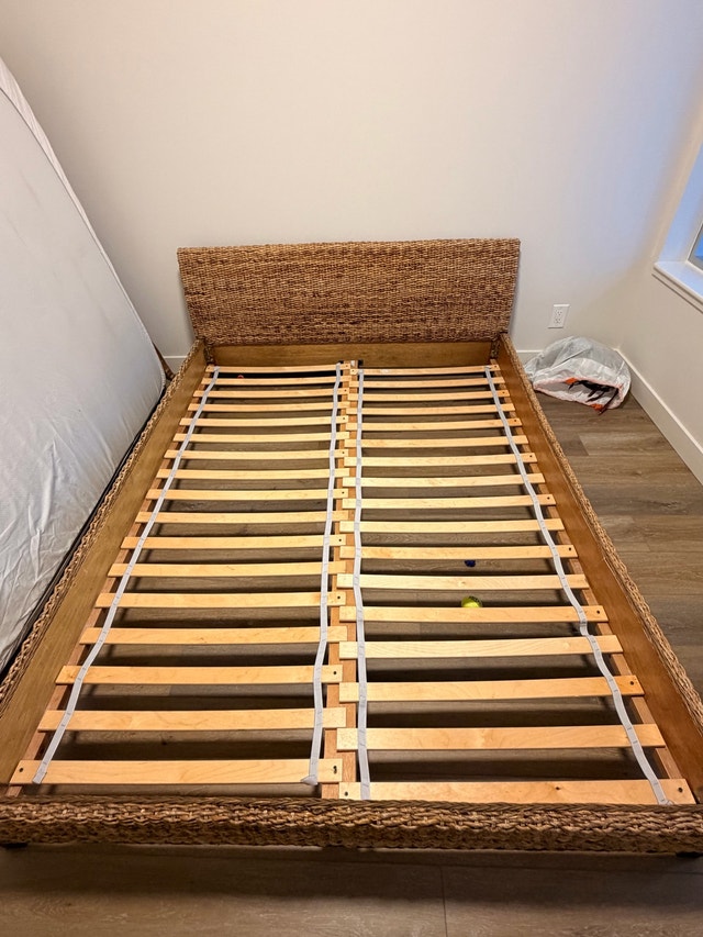 Queen Rattan Bedframe - photo 2