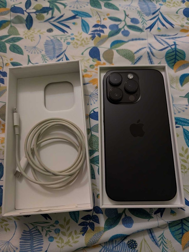 Apple iPhone 14 Pro 128GB Unlocked with original case and cable