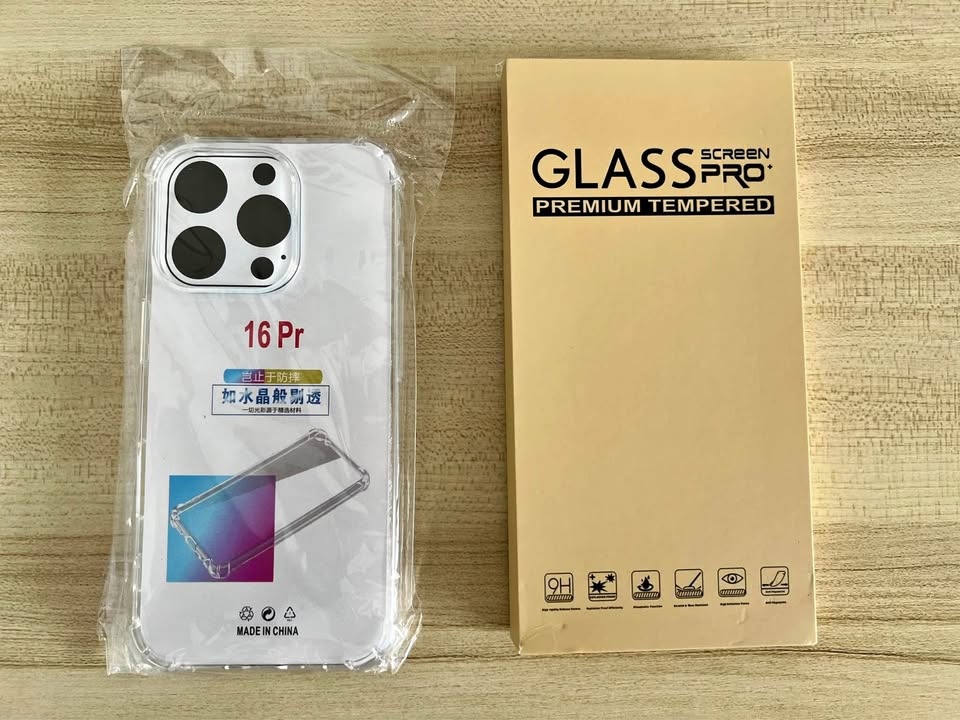 iPhone 16 pro strong case and screen protector