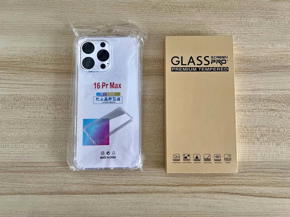 iPhone 16 pro max strong case and screen protector