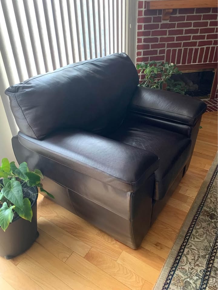 Excellent Condition Brown Leather Couch - photo 2