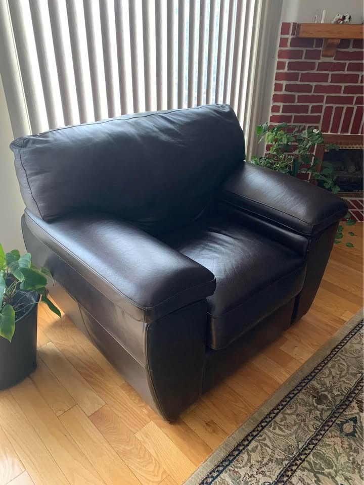Excellent Condition Brown Leather Couch - photo 3