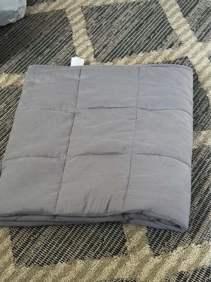 15LBS WEIGHTED BLANKET IN GREY IN A 48”X72” FULL SIZE - photo 3