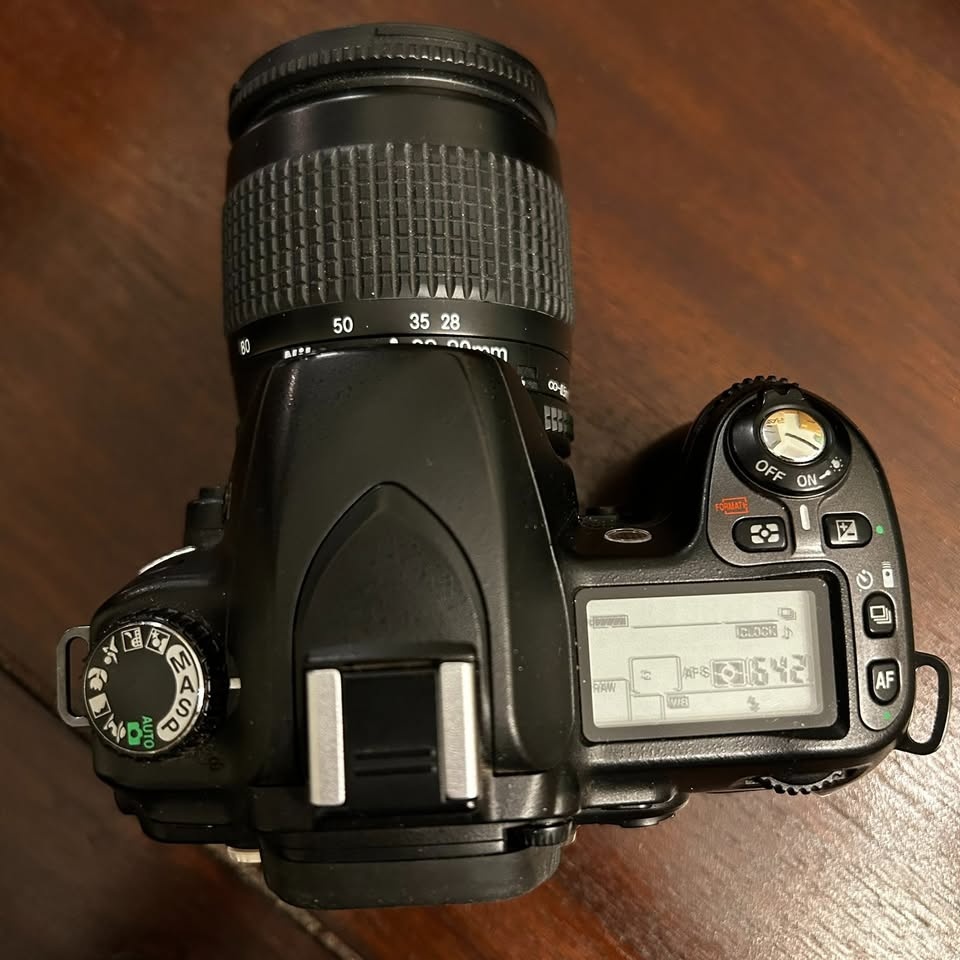 Nikon Camera Kit: D80 + 2 Lenses + Extra Battery + Bag - photo 2