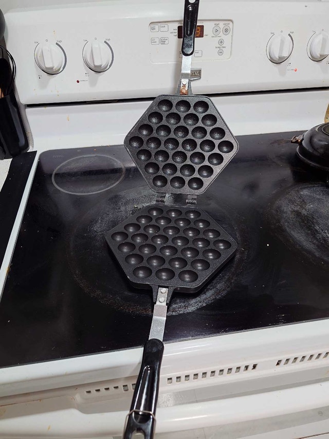 Hong Kong style waffle non stick pan (works on induction)