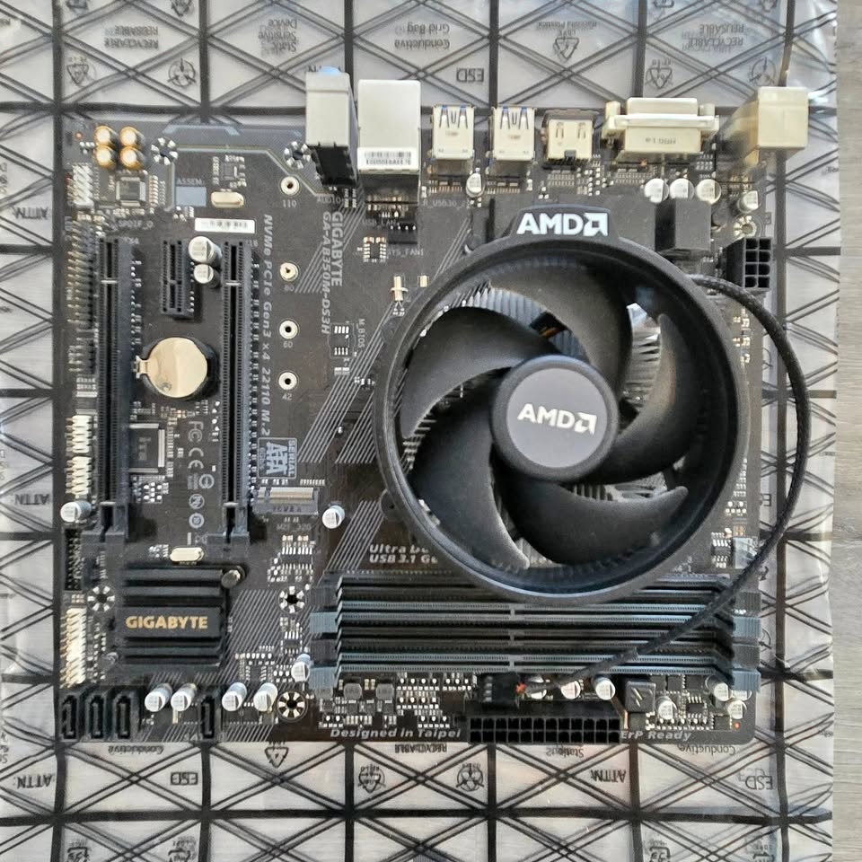 Gigabyte B350 Motherboard w/CPU