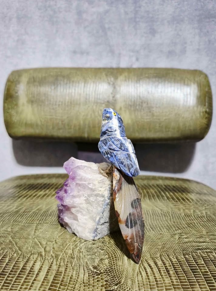 Hand Carved Sodalite Bird On Amethyst $140 - photo 2