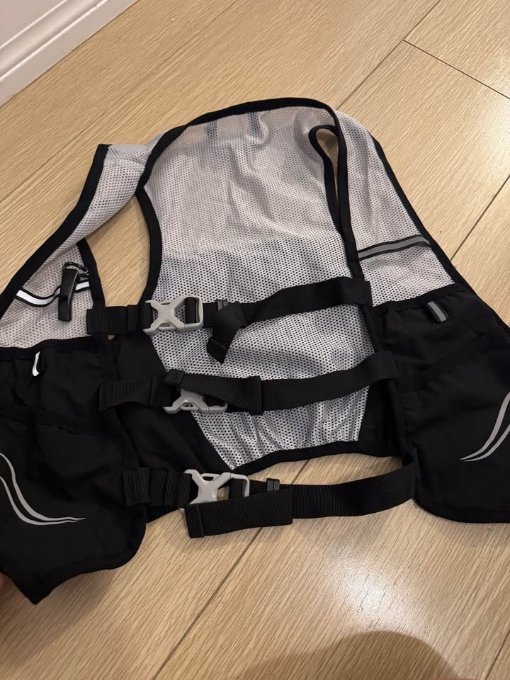 Lightweight Running Hydration Vest with for Men Women - photo 2