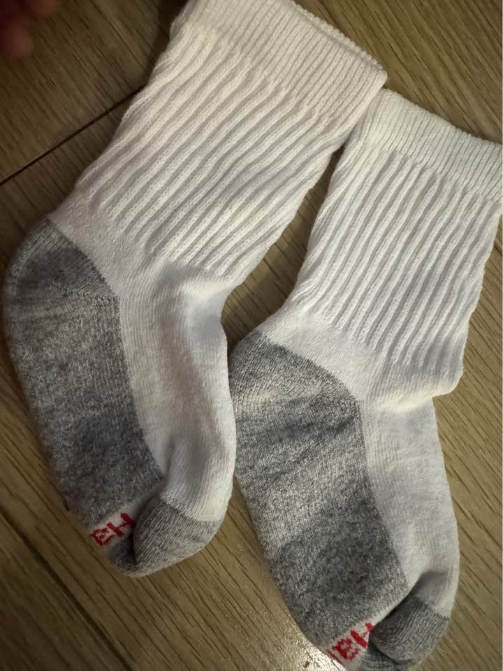 Hanes boys 12 Pack Crew Socks for shoe size 4.5-8.5 - photo 4