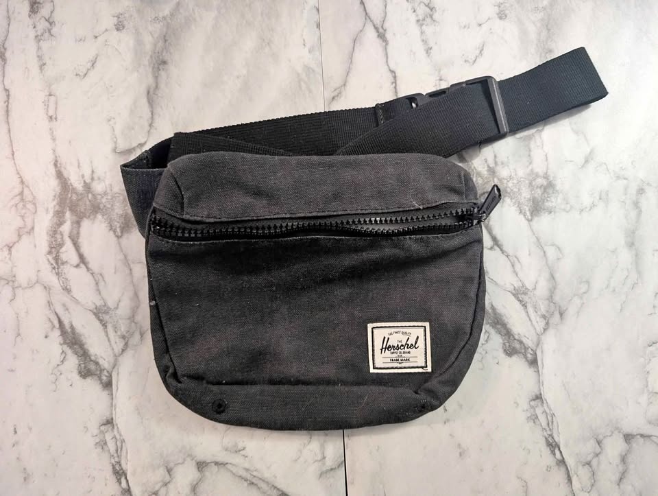 Herschel fifteen hip pack black NWOT