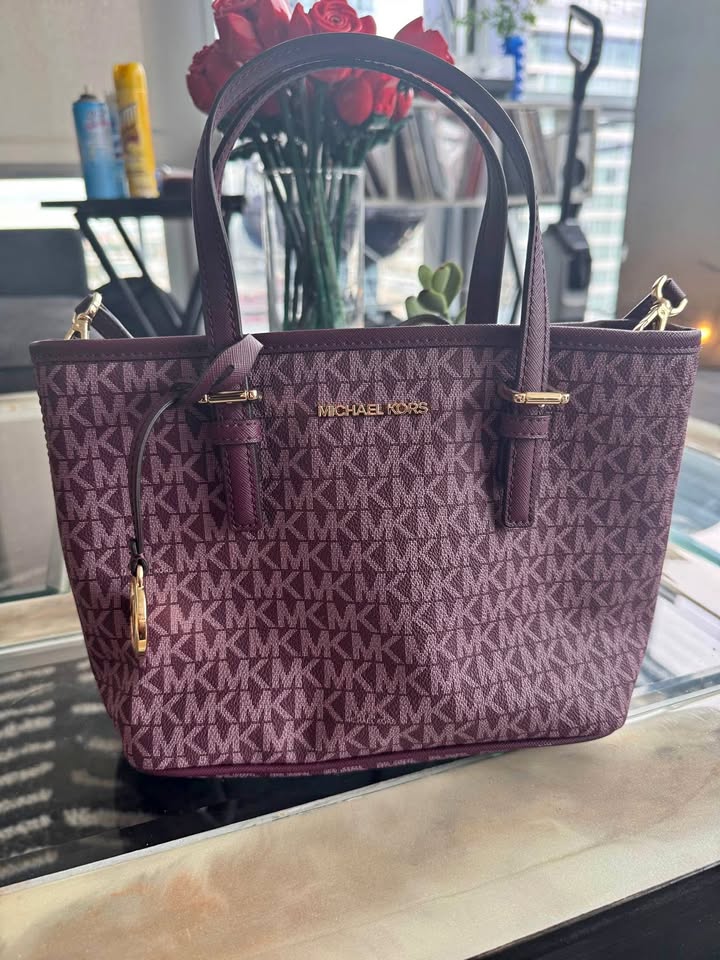 Michael Kors JetSet Travel Logo Tote Bag