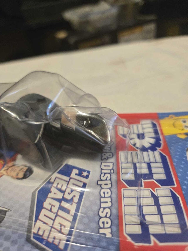Batman PEZ Dispenser - photo 2