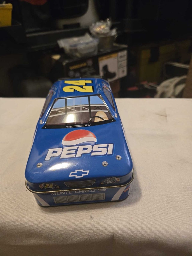 Jeff Gordon Collectible Tin - photo 2