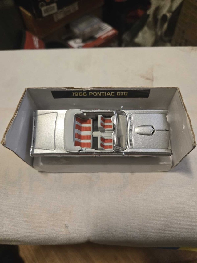 1966 Pontiac GTO Diecast Model Car - photo 2
