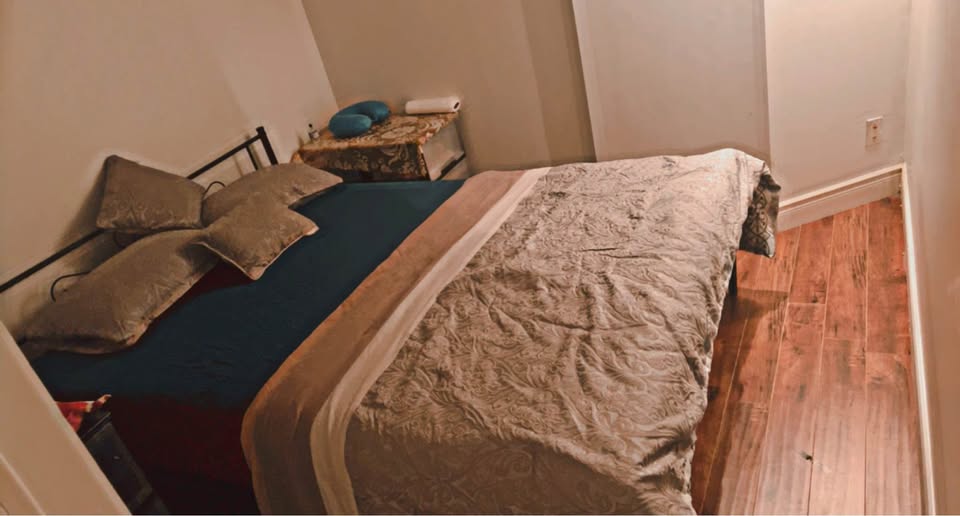 Iron bed frame - queen size - photo 2