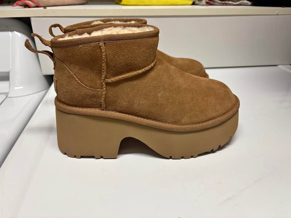 UGG Women’s Platform Mini Boots – Chestnut Brand New Size 7