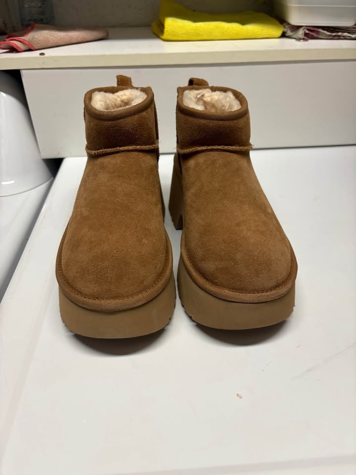 UGG Women’s Platform Mini Boots – Chestnut Brand New Size 7 - photo 3
