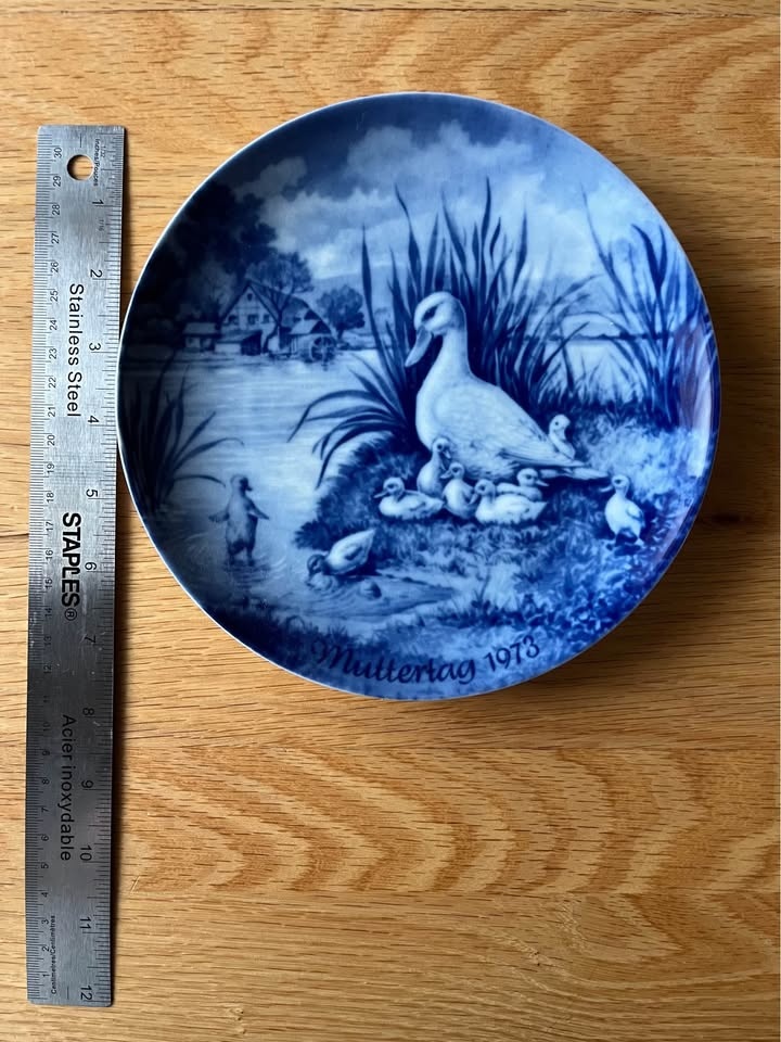 Berlin Design Blue Mother‘s Day Plates 1971 - 1980 - sold as a s - photo 3