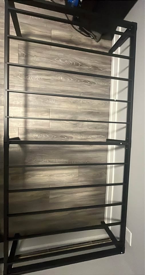 Bed frame and mattress - photo 4