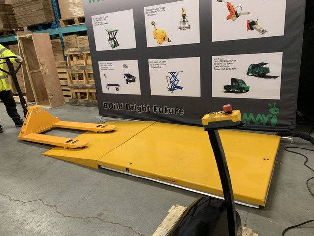 Industrial Hydraulic Lift Table – Ultra-Low 1.5 Ton Capacity - photo 2