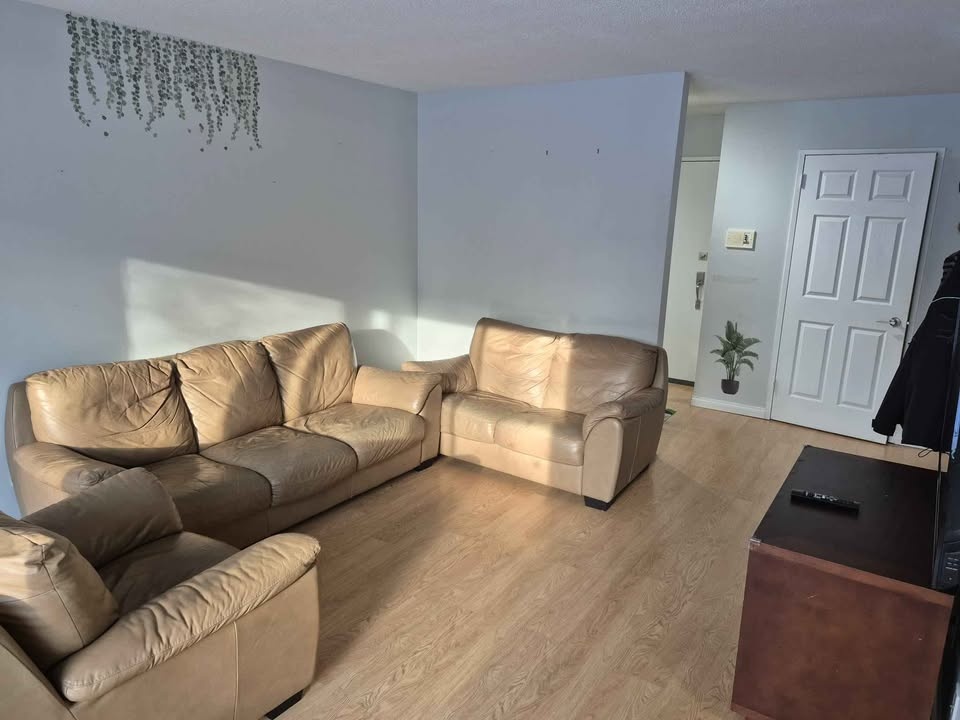 2 Beds 1 Bath - Apartment - photo 3