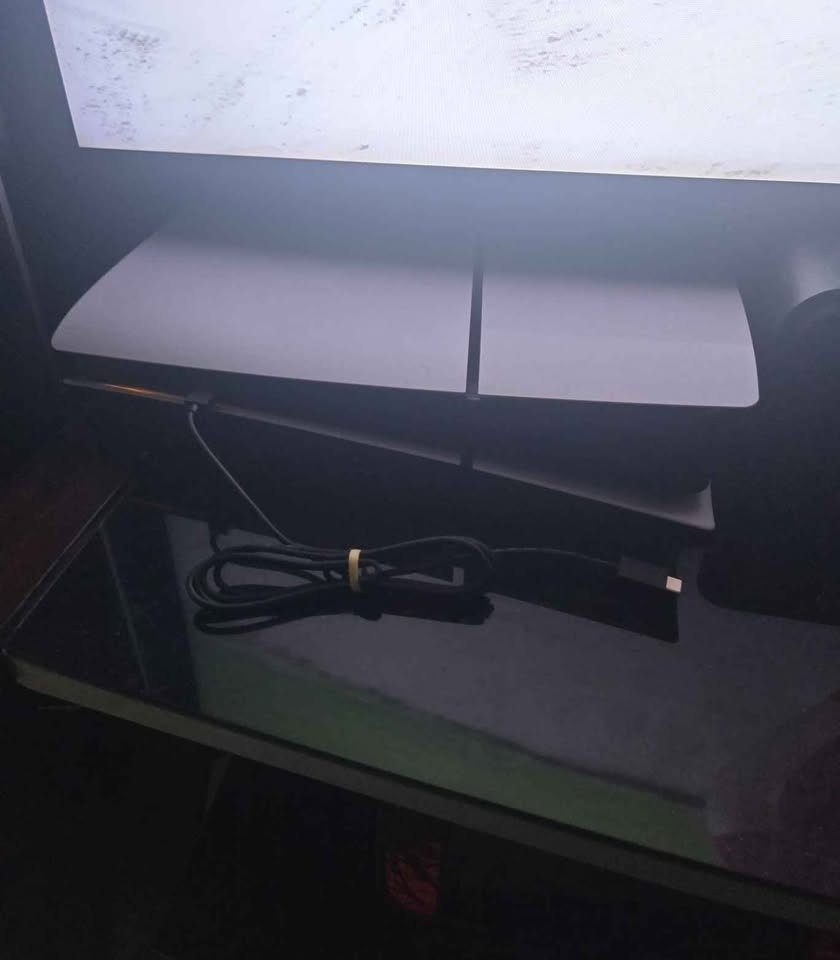 Ps5 slim digital like new - photo 2
