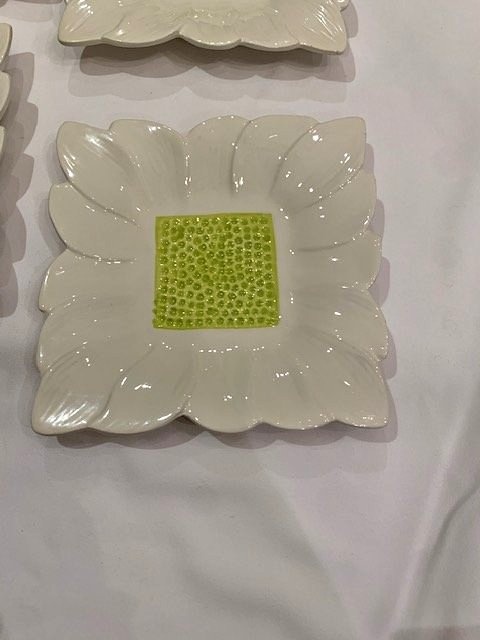 Plates Daisy Luncheon Plates  Set Of 4 Made In Italy