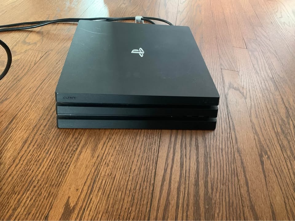 Mint condition PS4 Pro , includes all cables and one controller - photo 5
