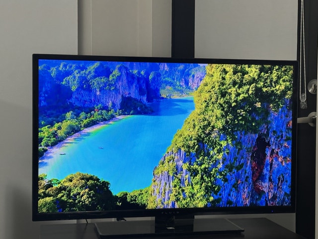 Fluid TV - Great Picture & Sound! - photo 2
