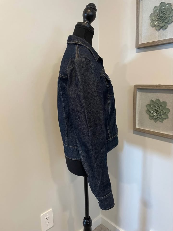 Like New! Aritzia Talula Dark Wash Jean Jacket Size Medium - photo 3