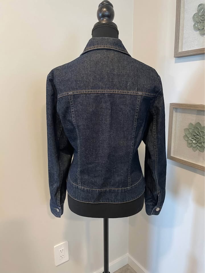 Like New! Aritzia Talula Dark Wash Jean Jacket Size Medium - photo 4
