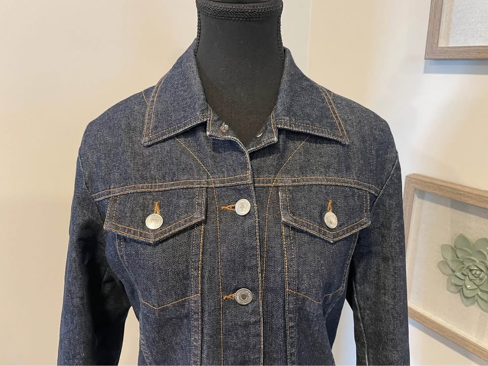 Like New! Aritzia Talula Dark Wash Jean Jacket Size Medium - photo 5