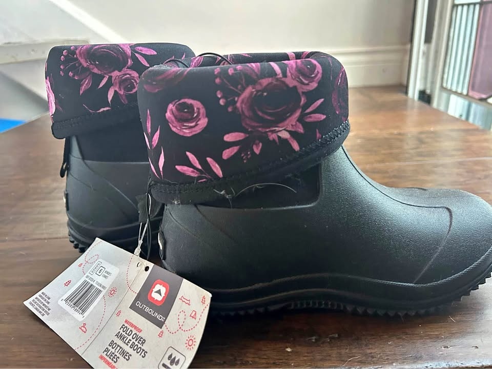 New lined boots sz 6