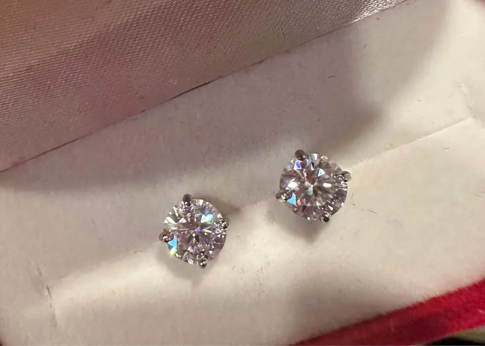 Brand new beautiful 2 ct diamond earring studs 18k gold thumbnail